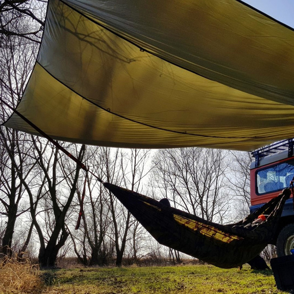 Płachta Wodoodporna Z Warstwą Termoizolacyjną Thermo-Tarp 4 x 4 m Bushmen Największa Wersja Olive 