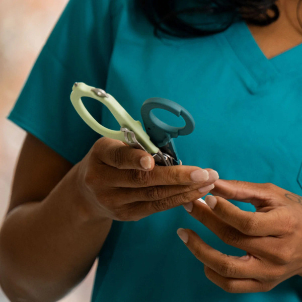 Multitool / Nożyce Leatherman® Raptor Rescue Icy Mint + Kabura (833474)