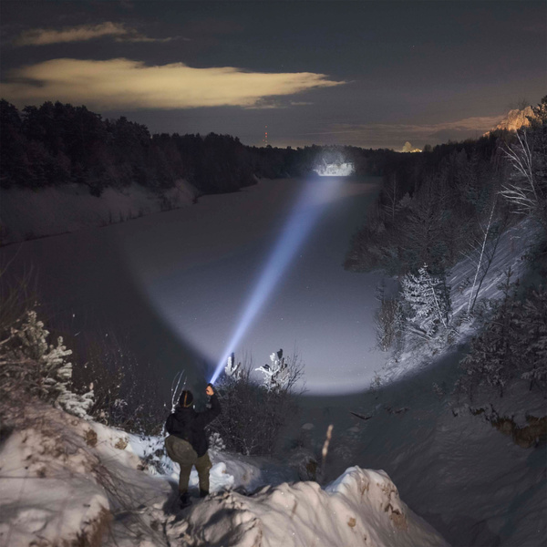 Latarka Armytek Szperacz Barracuda Pro Max White Czarna (F10501PC)