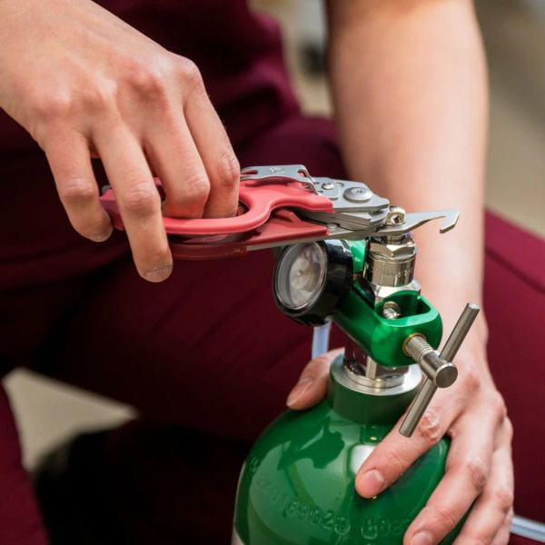 Multitool / Nożyce Leatherman® Raptor Rescue Raspberry Rose (833486)