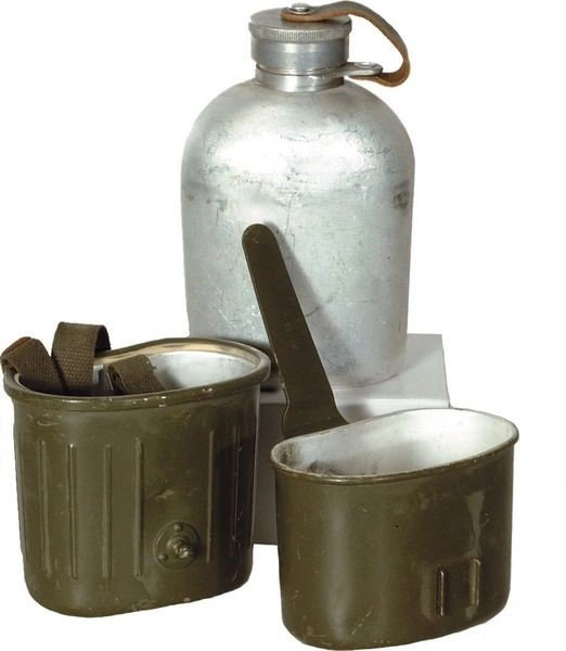 https://armyworld.pl/hpeciai/b5ef395b29186791db3f18940d17adc5/eng_pl_Military-Canteen-Bundeswehr-Aluminium-1L-Oliv-Original-Demobil-312_1.webp