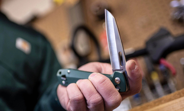 Nóż Składany Leatherman® Free K2 Gray