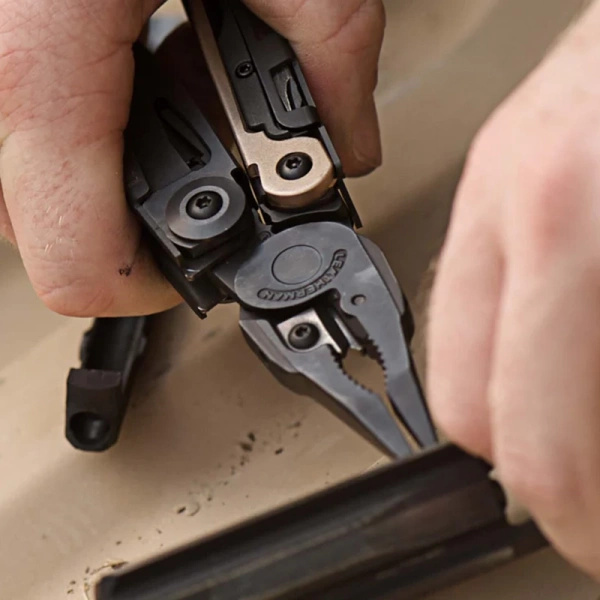 Multitool Leatherman® MUT Czarny + Futerał Green (833084)